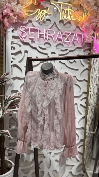 Şehrazat Butik Dantel Fırfır Detaylı Tasarım Şık Gömlek