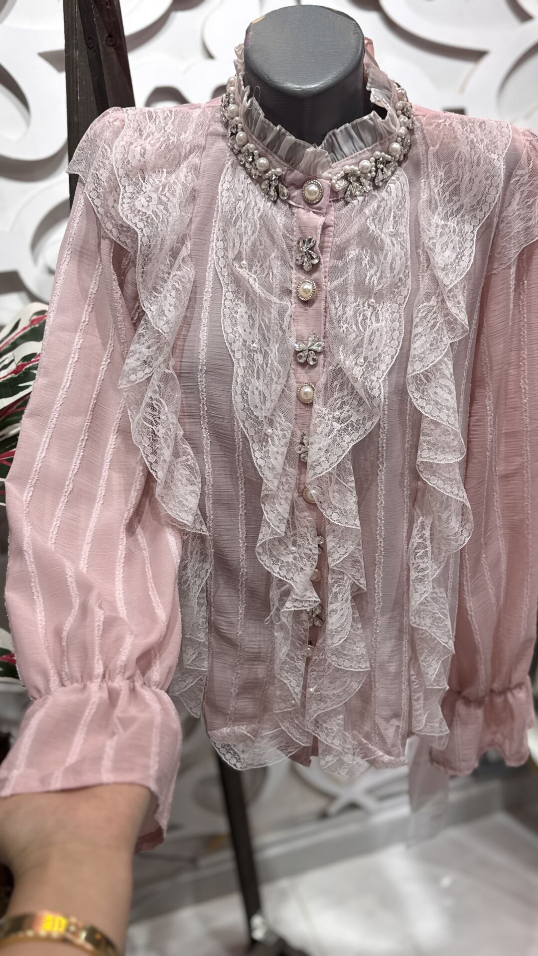 Şehrazat Butik Dantel Fırfır Detaylı Tasarım Şık Gömlek