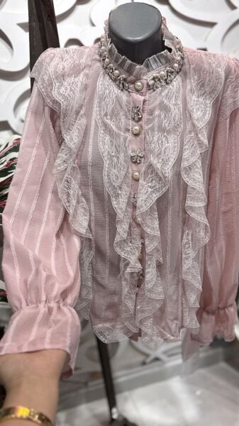 Şehrazat Butik Dantel Fırfır Detaylı Tasarım Şık Gömlek