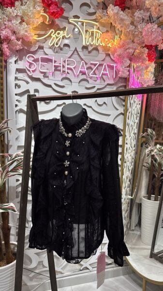 Şehrazat Butik Dantel Fırfır Detaylı Tasarım Şık Gömlek