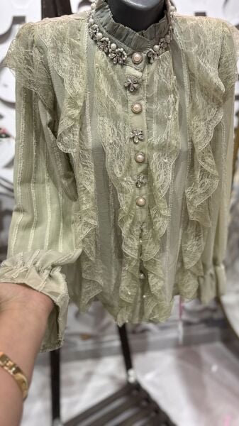 Şehrazat Butik Dantel Fırfır Detaylı Tasarım Şık Gömlek