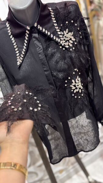 Şehrazat Butik Yakası Taş Detaylı Çiçekli Tasarım  Gömlek