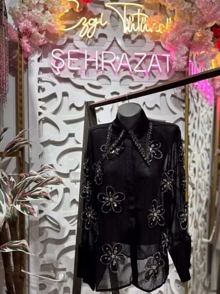 Şehrazat Butik Yakası Taş Detaylı Çiçekli Tasarım  Gömlek