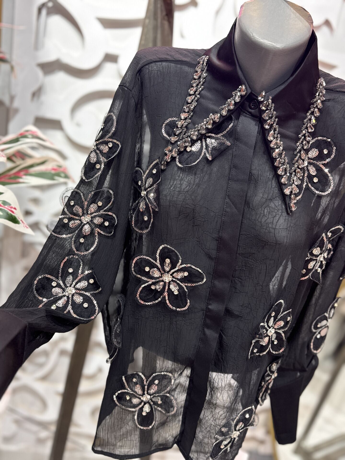 Şehrazat Butik Yakası Taş Detaylı Çiçekleri Taş İşlemeli Tasarım Gömlek