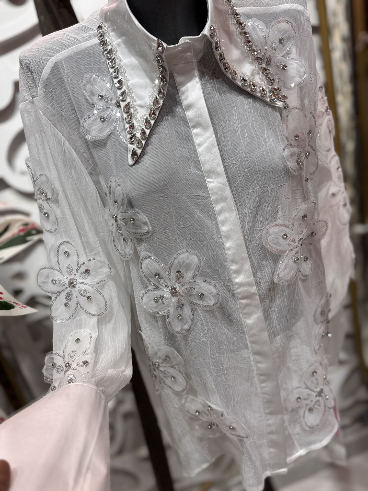 Şehrazat Butik Yakası Taş Detaylı Çiçekleri Taş İşlemeli Tasarım Gömlek