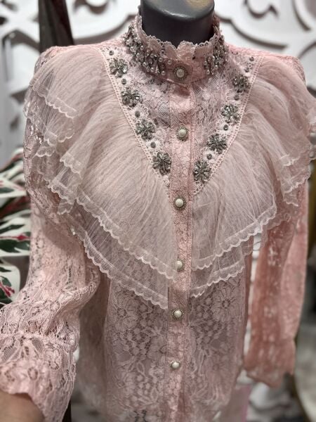 Şehrazat Butik Önü Kat Kat Tasarım Gömlek