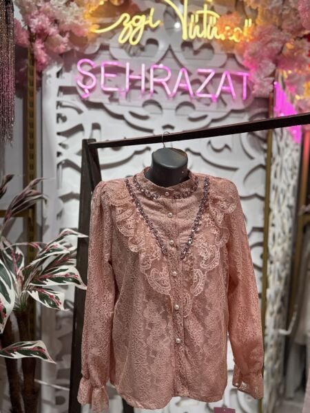 Şehrazat Butik Önü Taş Detaylı Tasarım Gömlek Standart