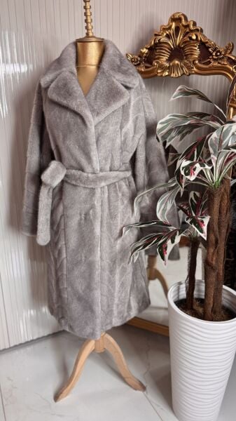 Şehrazat Butik  Kendinden Desenli Gri Tasarım Kürk