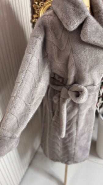 Şehrazat Butik  Kendinden Desenli Gri Tasarım Kürk