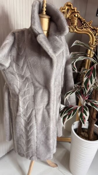 Şehrazat Butik  Kendinden Desenli Gri Tasarım Kürk