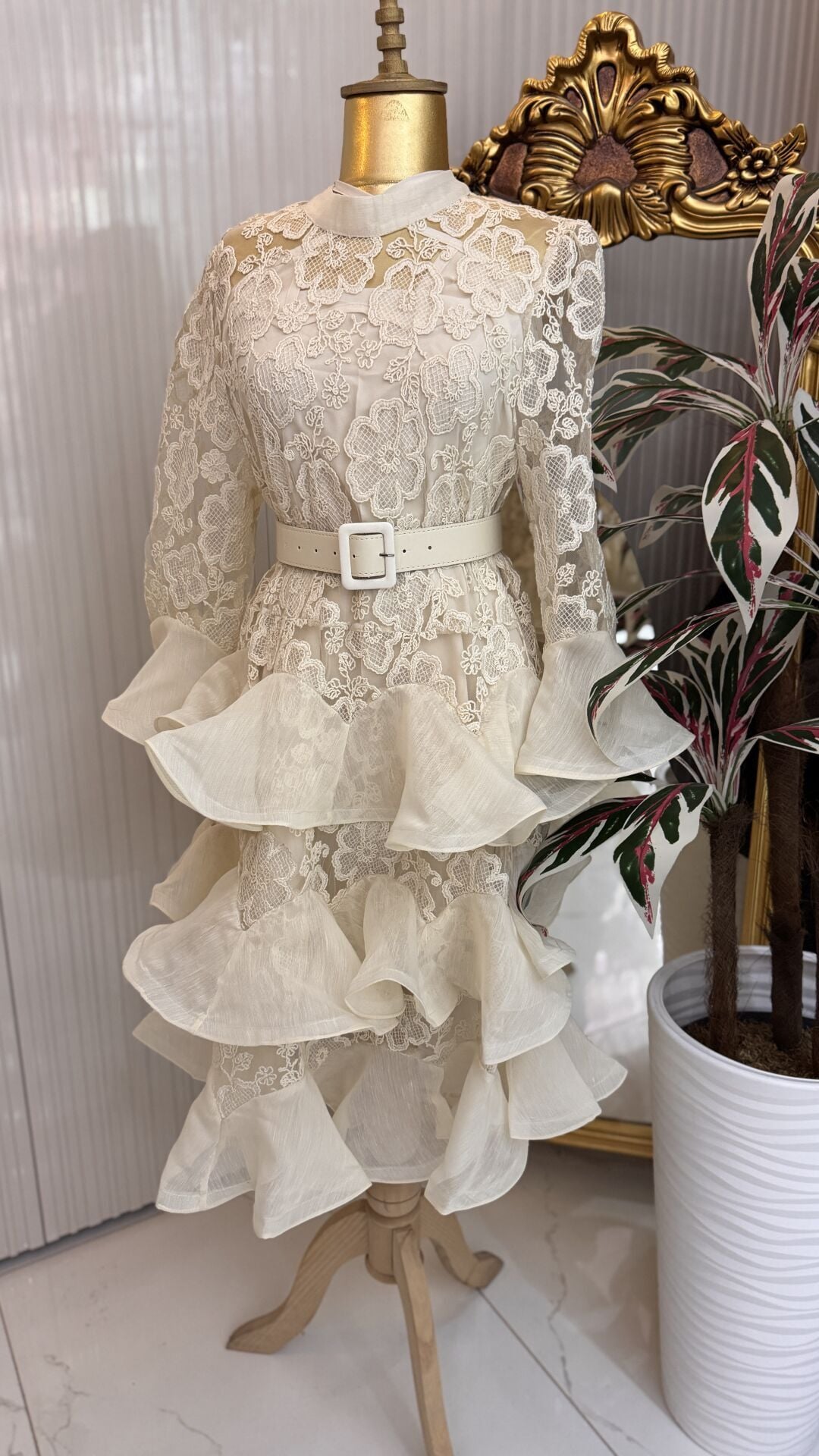 Şehrazat Butik İthal Tasarım Fransız Güpür Elbise