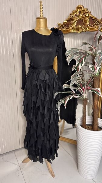 Şehrazat Butik Omuz Fırfır Detaylı Tasarım Elbise