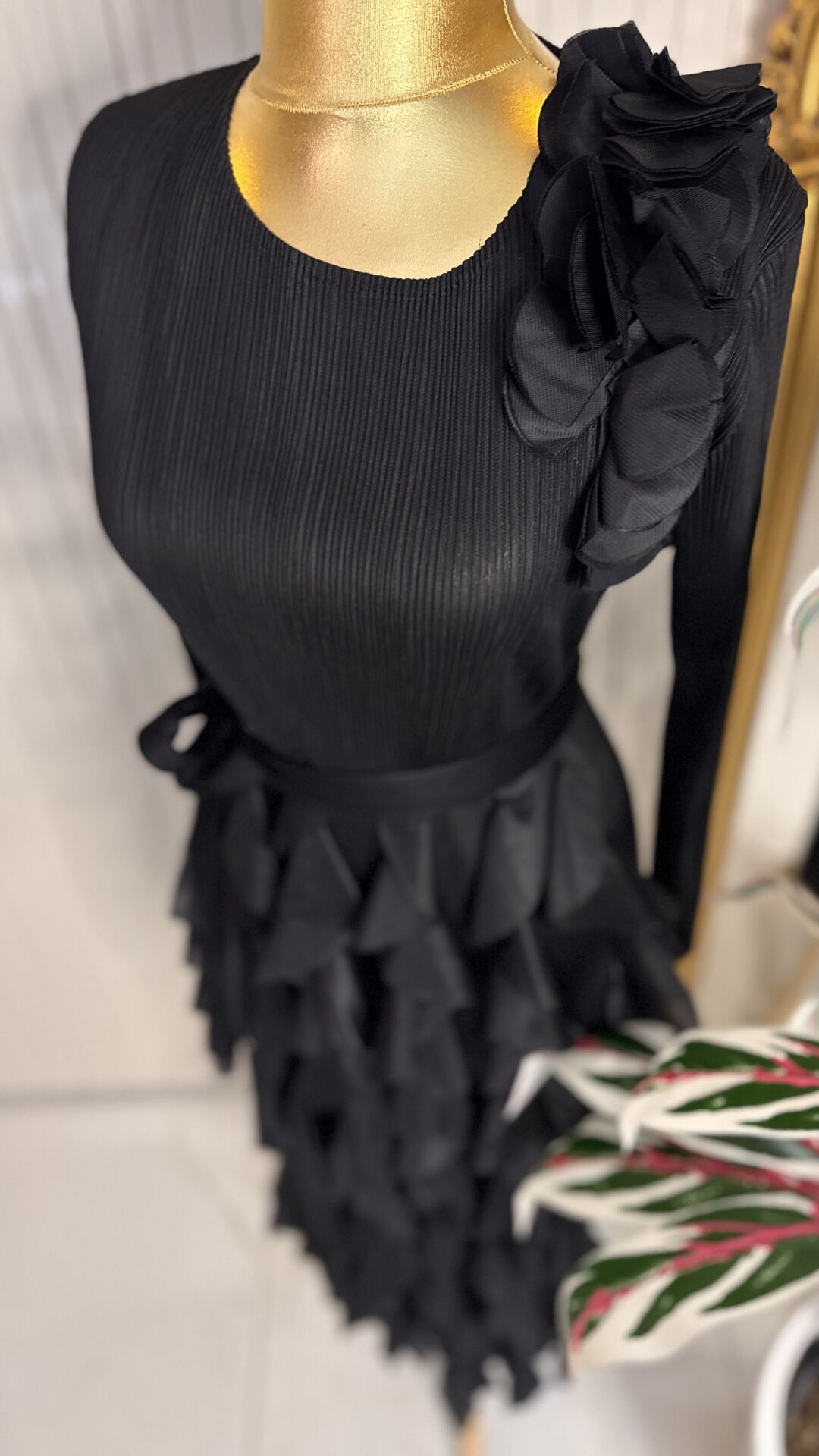 Şehrazat Butik Omuz Fırfır Detaylı Tasarım Elbise