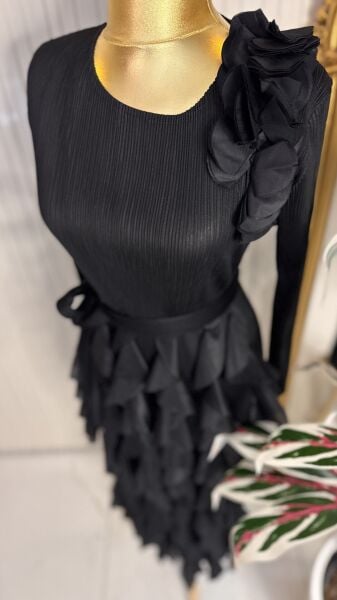 Şehrazat Butik Omuz Fırfır Detaylı Tasarım Elbise