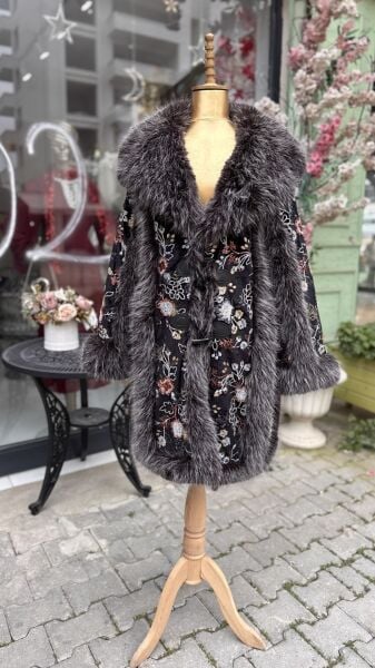 Şehrazat Butik Çiçek Tasarımlı Kırçıllı Kürk