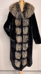 Şehrazat Butik Önü Kürk Detaylı Kaban