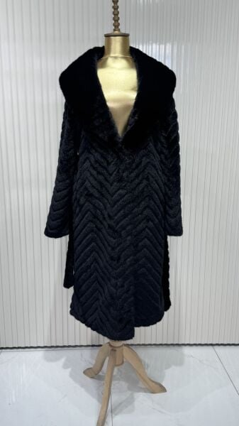 Şehrazat Butik Çizgi Desen Yuvarlak Yaka Tasarım  Kürk