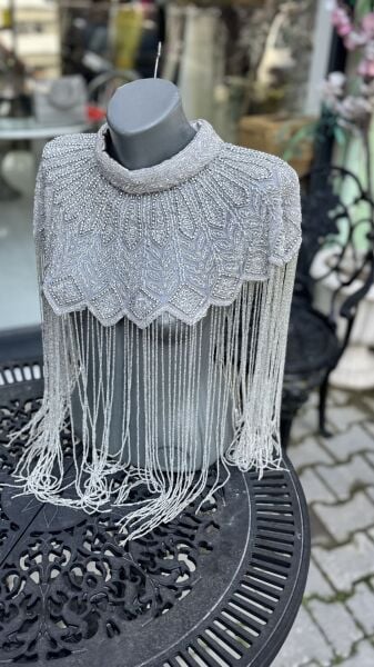 Şehrazat Butik Tasarım Elişi İşleme Açık  Gümüş Pelerin