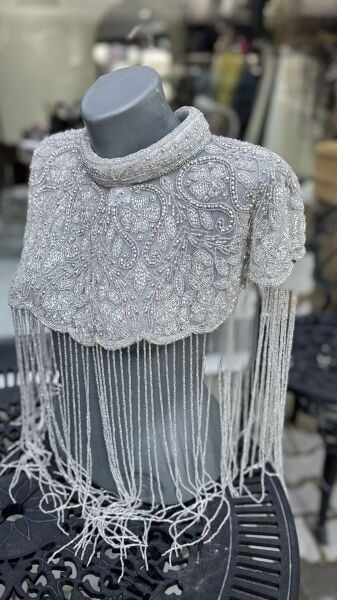 Şehrazat Butik Tasarım Elişi  İşleme Açık Gümüş Pelerin