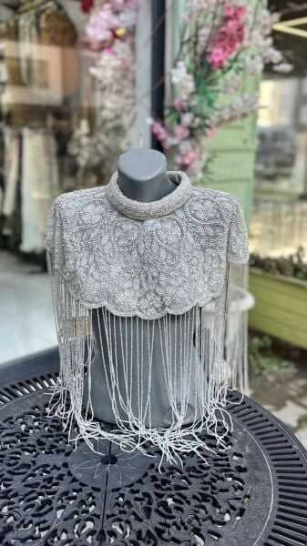 Şehrazat Butik Tasarım Elişi  İşleme Açık Gümüş Pelerin Standart