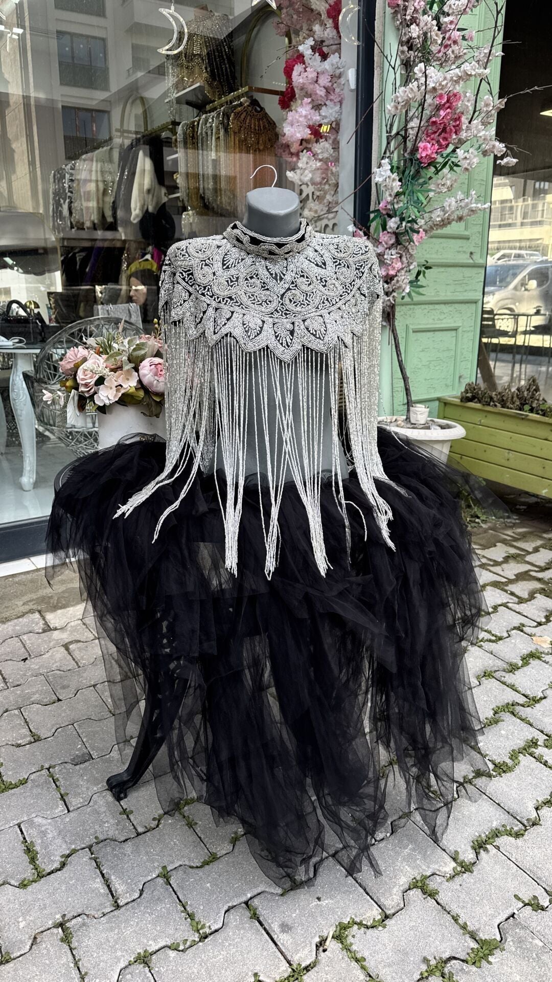 Şehrazat Butik Tasarım Elişi İşleme Gümüş Pelerin
