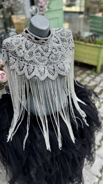 Şehrazat Butik Tasarım Elişi İşleme Gümüş Pelerin