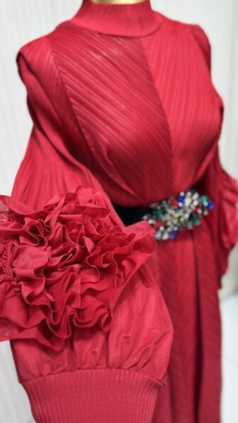 Şehrazat Butik Tasarım Kolu Güllü İthal Elbise (KEMER DAHİL DEĞİLDİR)