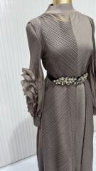 Şehrazat Butik Tasarım Kolu Güllü İthal Elbise (KEMER DAHİL DEĞİLDİR)