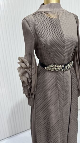 Şehrazat Butik Tasarım Kolu Güllü İthal Elbise (KEMER DAHİL DEĞİLDİR)