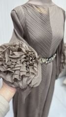 Şehrazat Butik Tasarım Kolu Güllü İthal Elbise (KEMER DAHİL DEĞİLDİR)