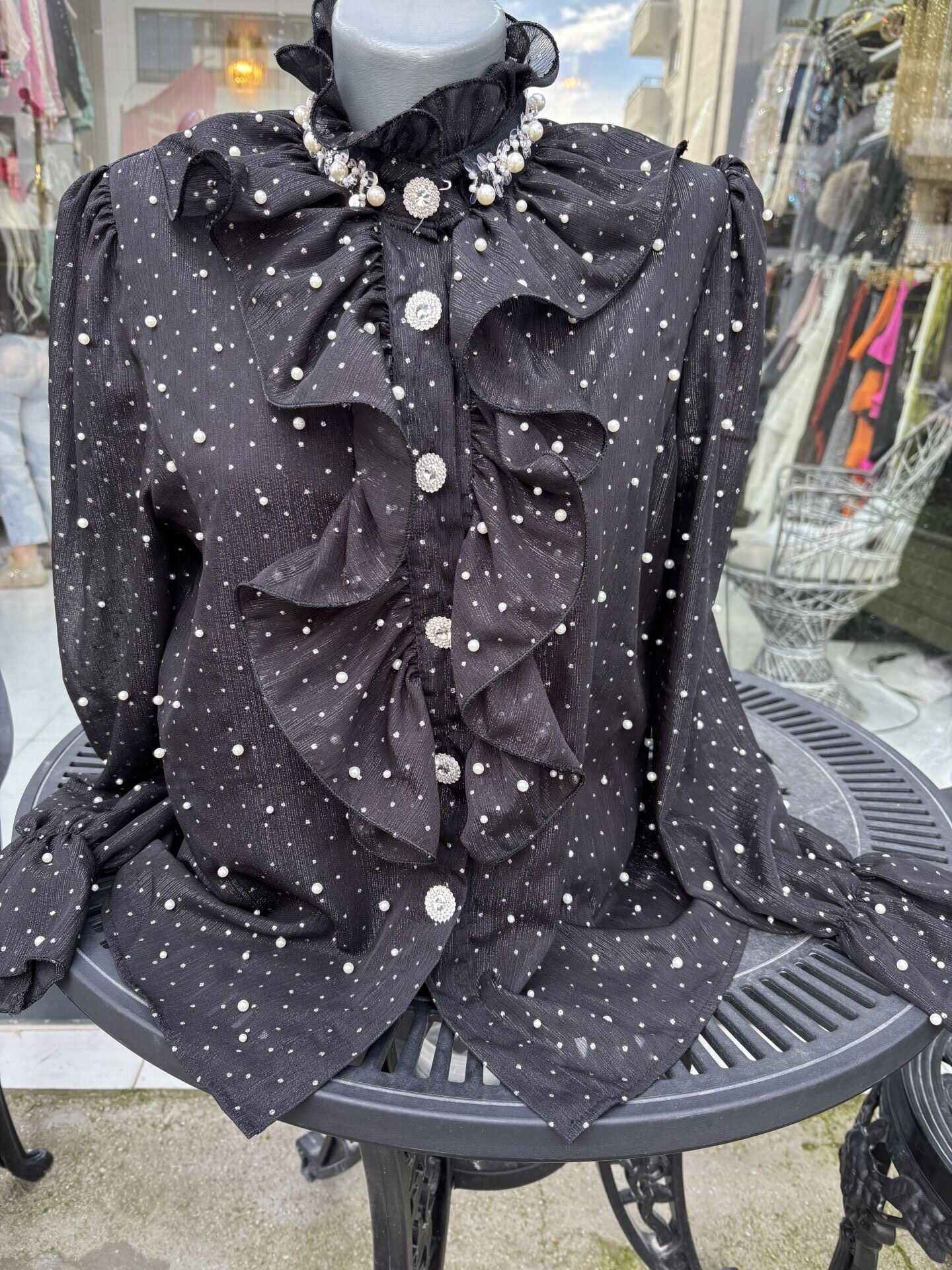 Şehrazat Butik İnci Detaylı Volanlı Tasarım Gömlek