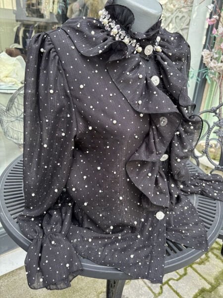 Şehrazat Butik İnci Detaylı Volanlı Tasarım Gömlek