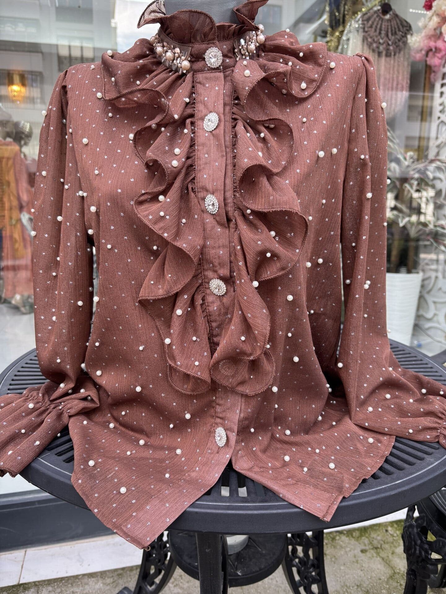 Şehrazat Butik İnci Detaylı Volanlı Tasarım Gömlek