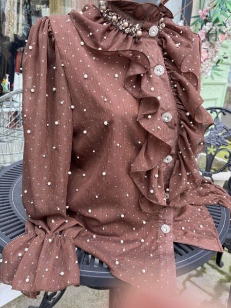 Şehrazat Butik İnci Detaylı Volanlı Tasarım Gömlek
