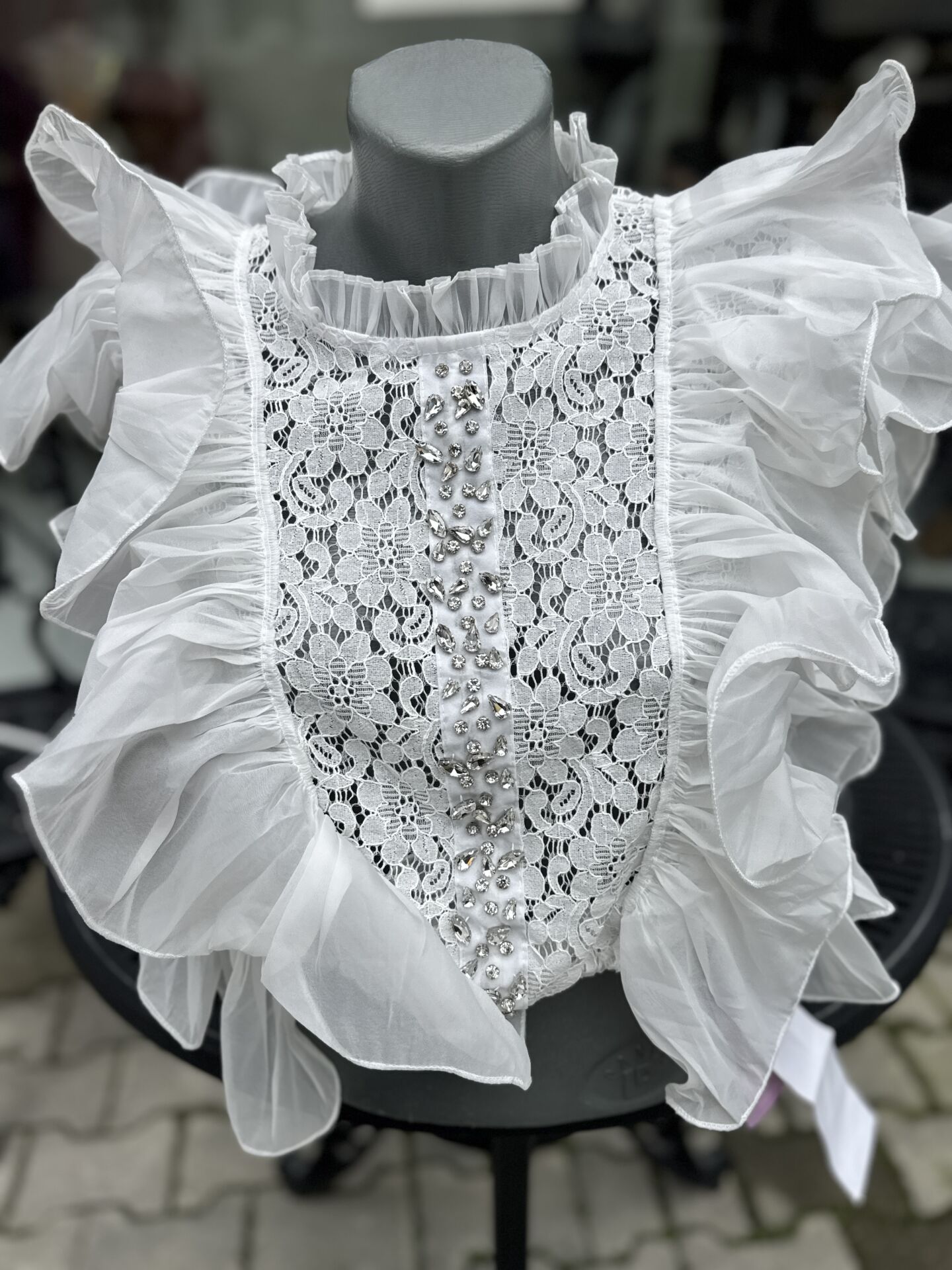 Şehrazat Butik Volanlı Orkide Kolsuz Tasarım Gömlek