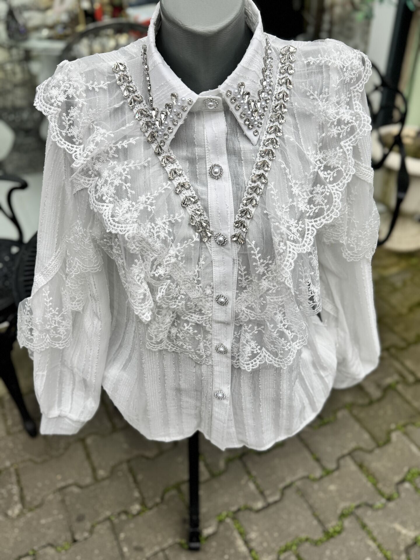 Şehrazat Butik Yakası Taşlı Güpürlü Tasarım Gömlek