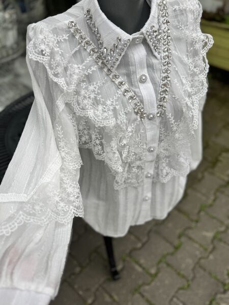 Şehrazat Butik Yakası Taşlı Güpürlü Tasarım Gömlek