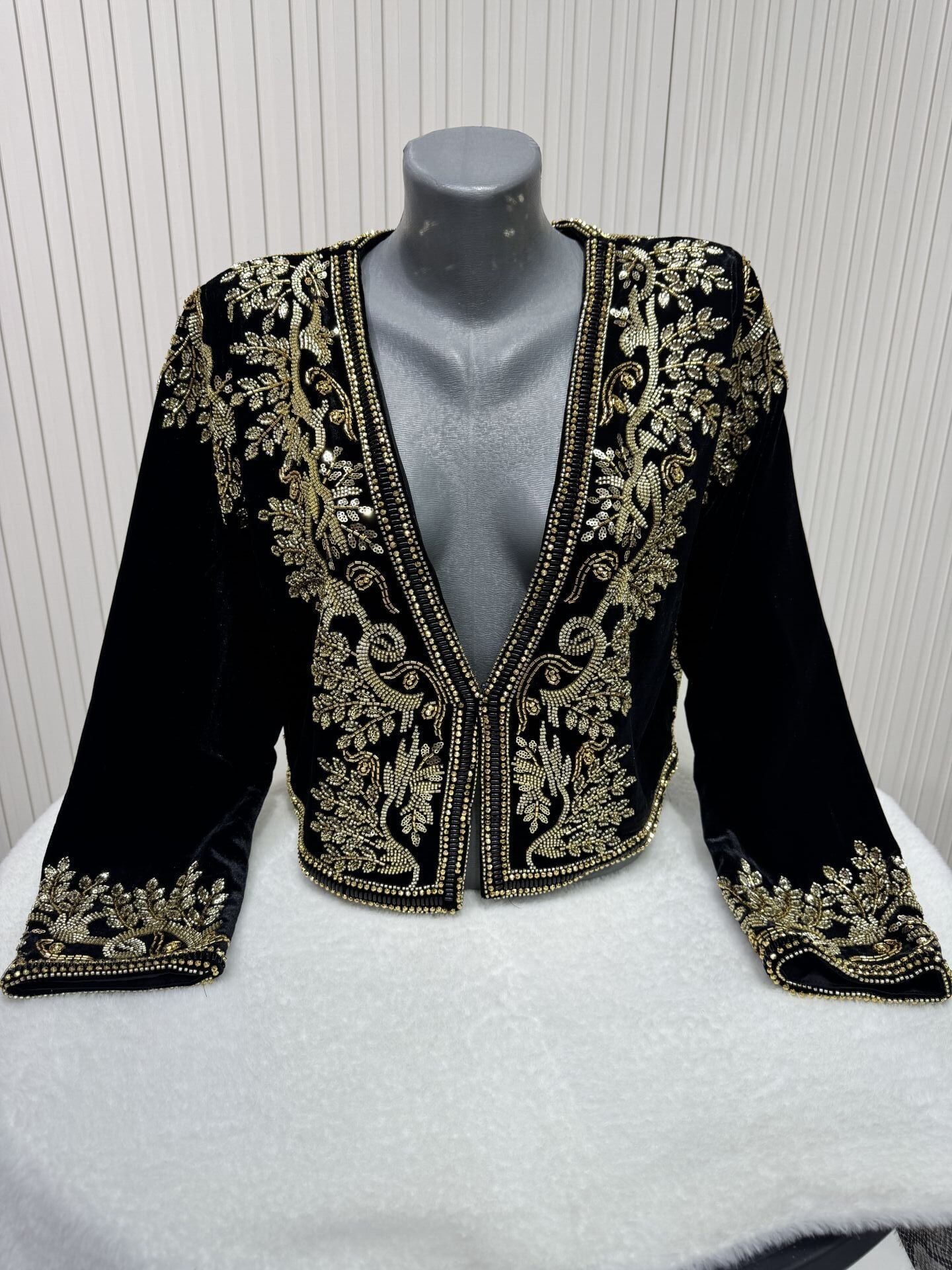 Şehrazat Butik Kadife İşlemeli Tasarım Ceket