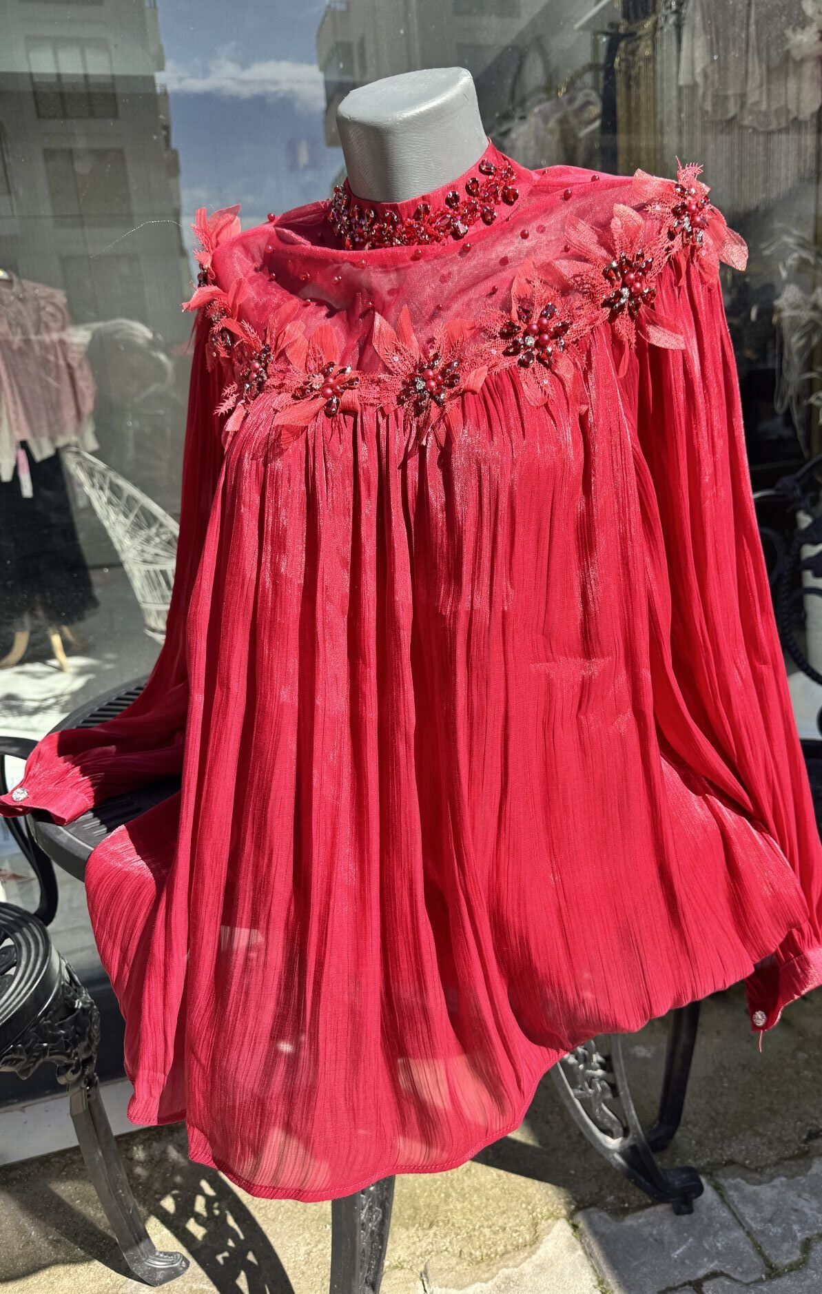 Şehrazat Butik Göğüs Çiçek Detaylı Tasarım Gömlek