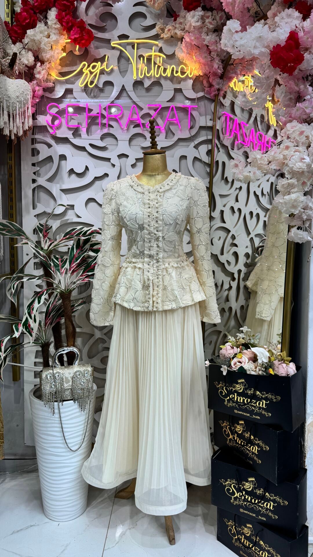 Şehrazat Butik Lal Takım