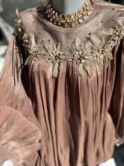 Şehrazat Butik Göğüs Çiçek Detaylı Tasarım Gömlek