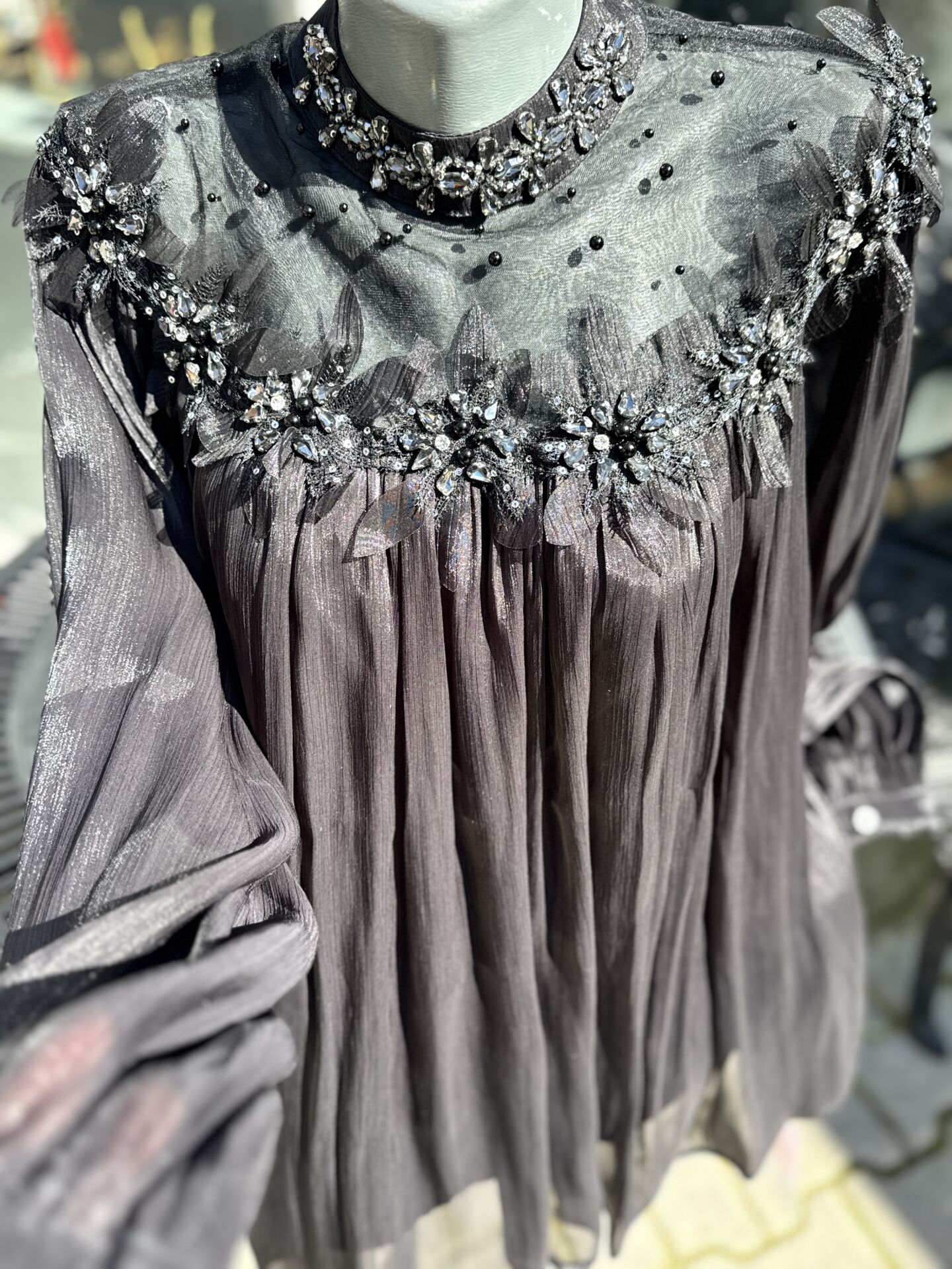 Şehrazat Butik Göğüs Çiçek Detaylı Tasarım Gömlek