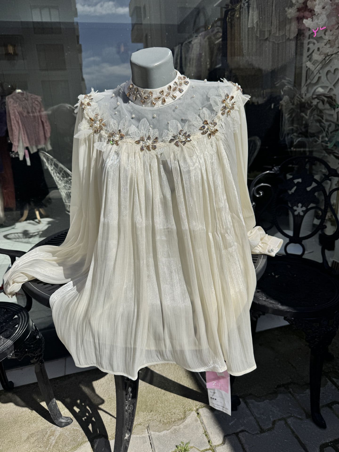 Şehrazat Butik Göğüs Çiçek Detaylı Tasarım Gömlek