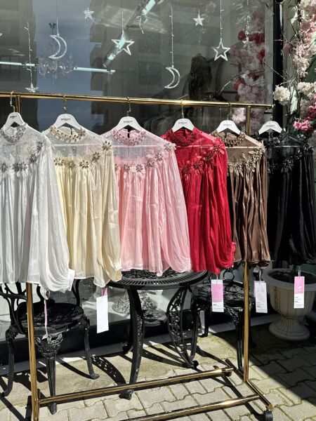 Şehrazat Butik Göğüs Çiçek Detaylı Tasarım Gömlek