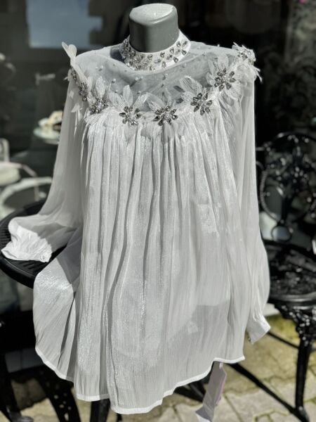 Şehrazat Butik Göğüs Çiçek Detaylı Tasarım Gömlek