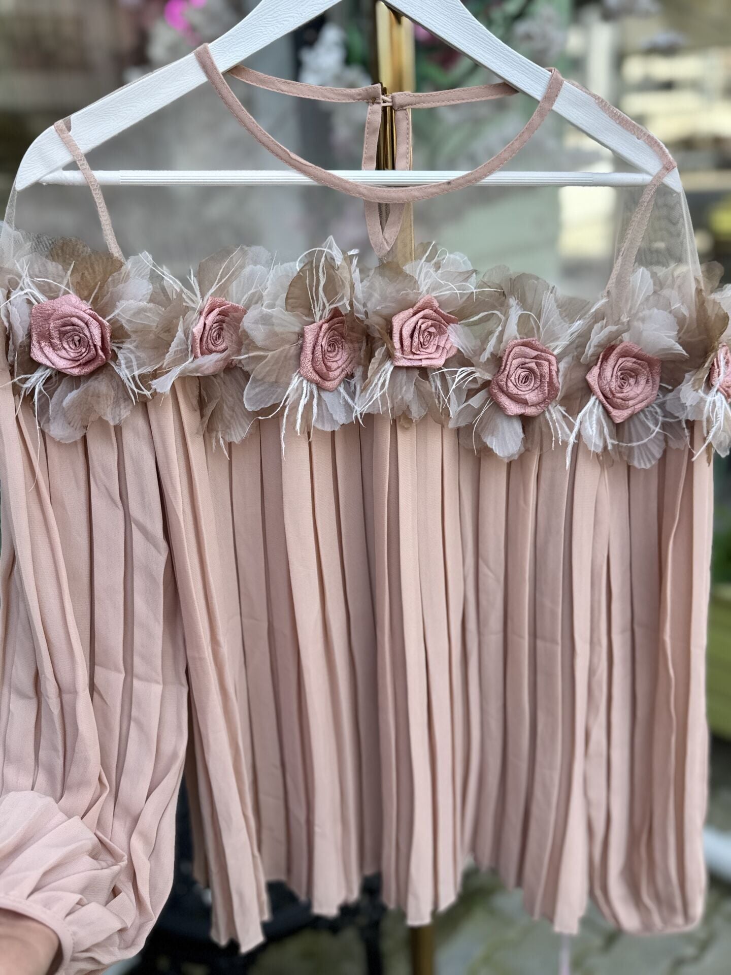 Şehrazat Butik Göğüs Gül Detaylı Tasarım Gömlek