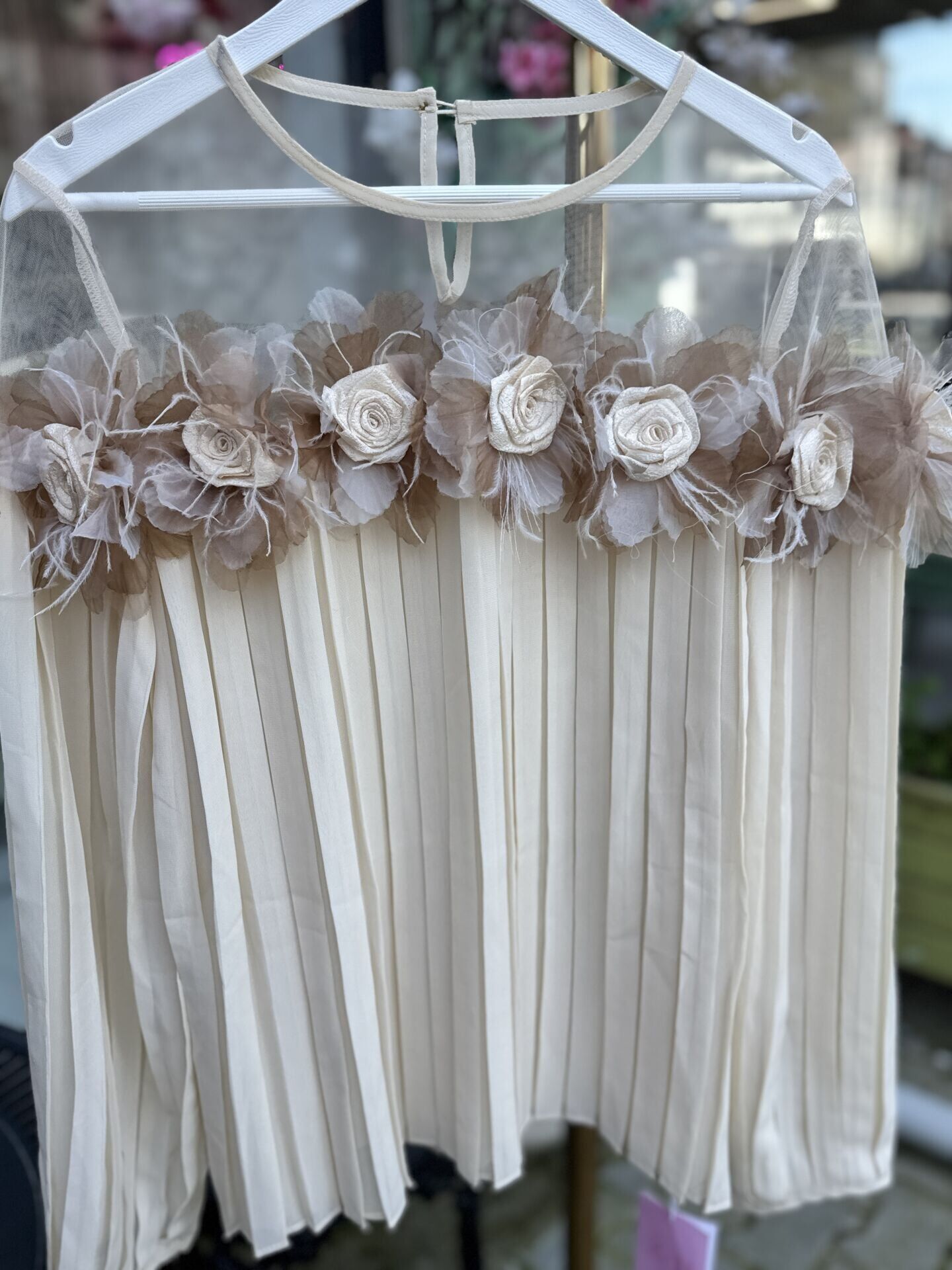 Şehrazat Butik Göğüs Gül Detaylı Tasarım Gömlek