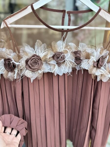 Şehrazat Butik Göğüs Gül Detaylı Tasarım Gömlek