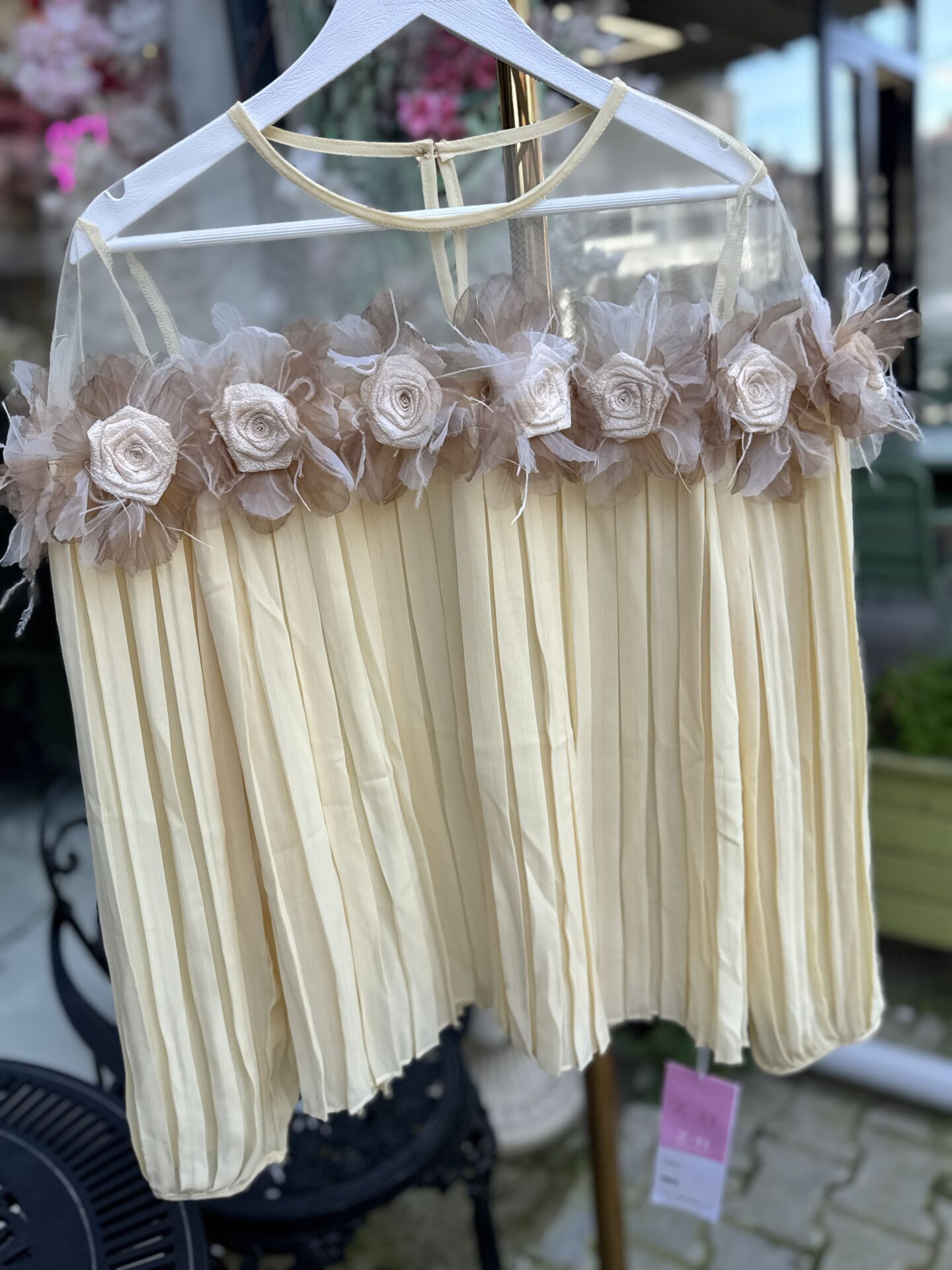 Şehrazat Butik Göğüs Gül Detaylı Tasarım Gömlek