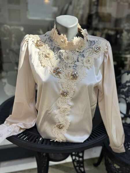 Şehrazat Butik Yakası Güllü Tasarım Gömlek (89932)